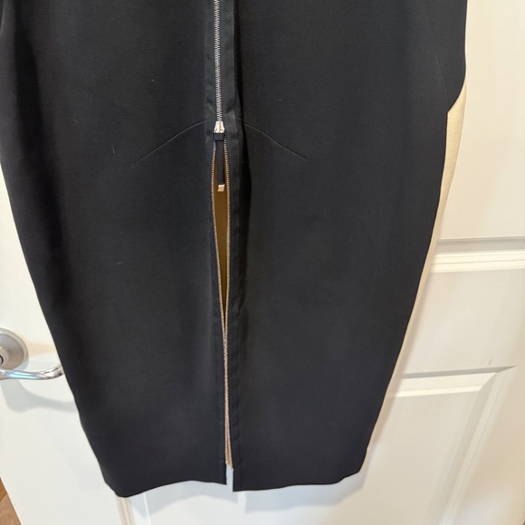 Victoria Beckham - cream and black sheath - Picture 3 of 4